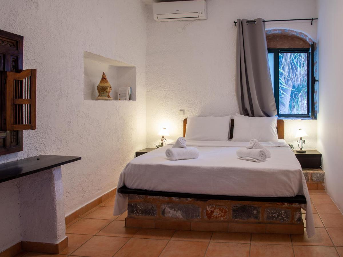 Selana Studios Néon Oítilon Exteriér fotografie