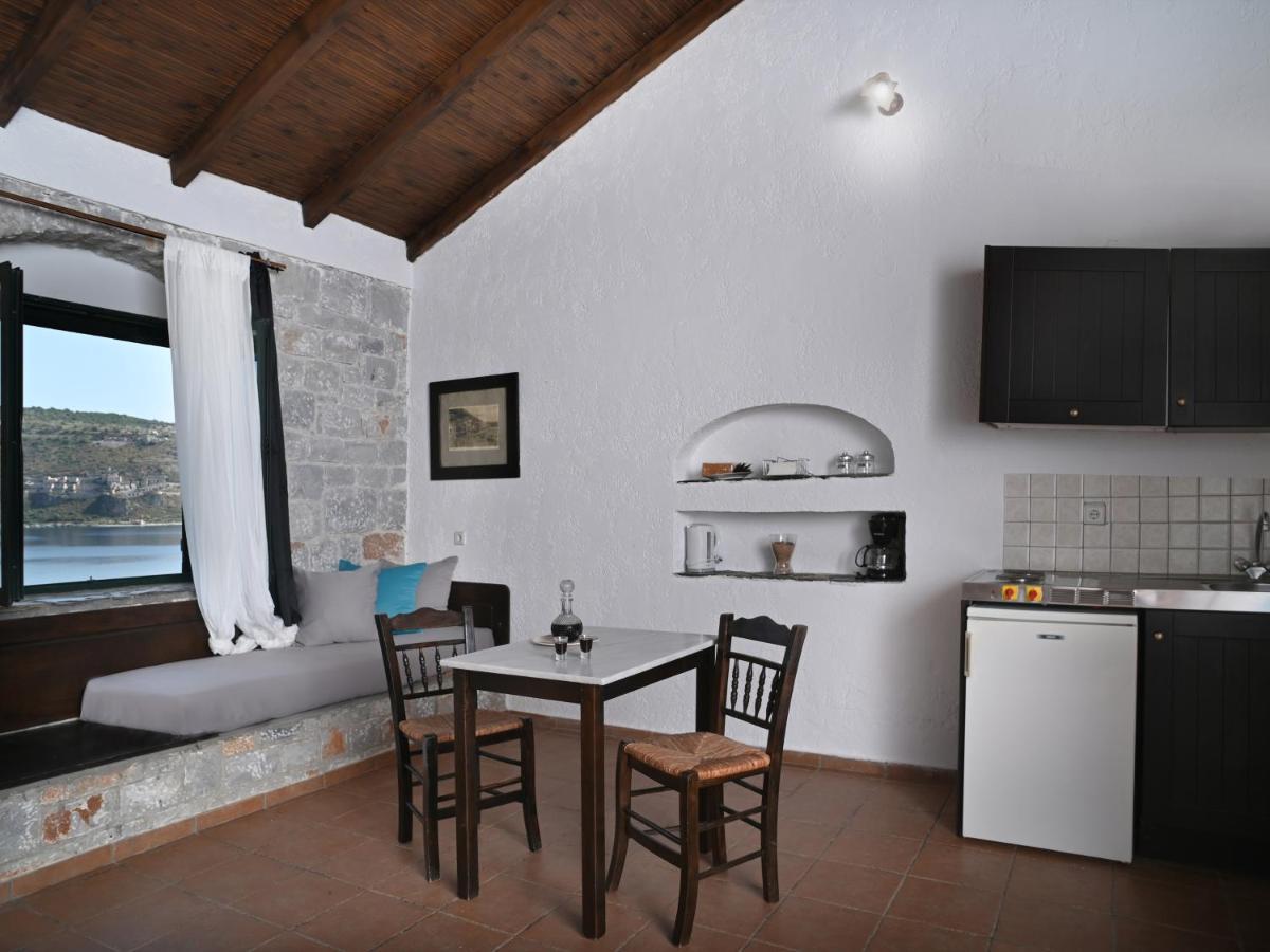 Selana Studios Néon Oítilon Exteriér fotografie