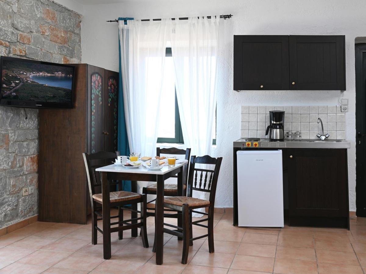 Selana Studios Néon Oítilon Exteriér fotografie