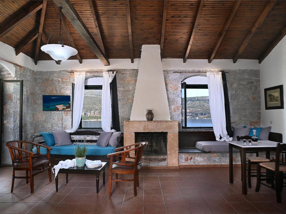 Selana Studios Néon Oítilon Exteriér fotografie