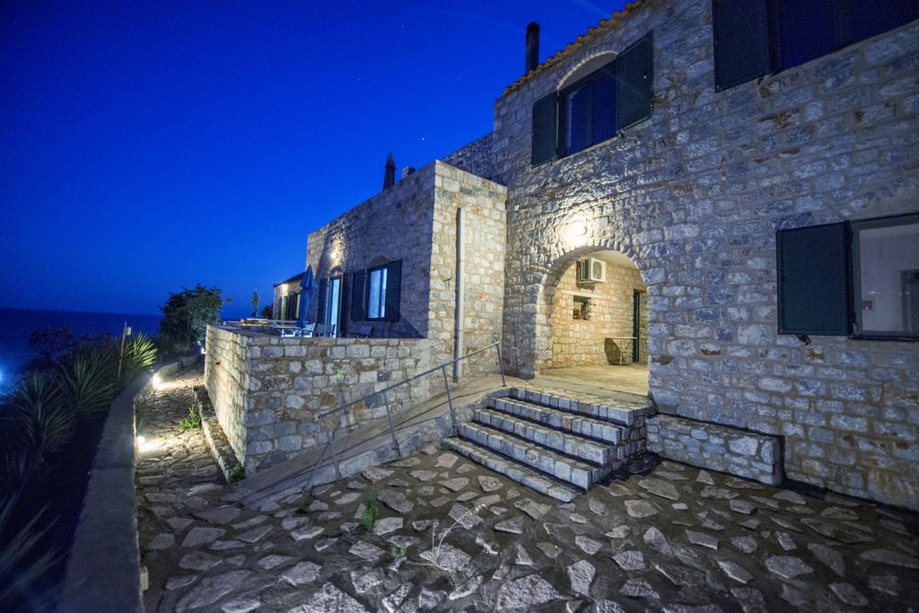Selana Studios Néon Oítilon Exteriér fotografie